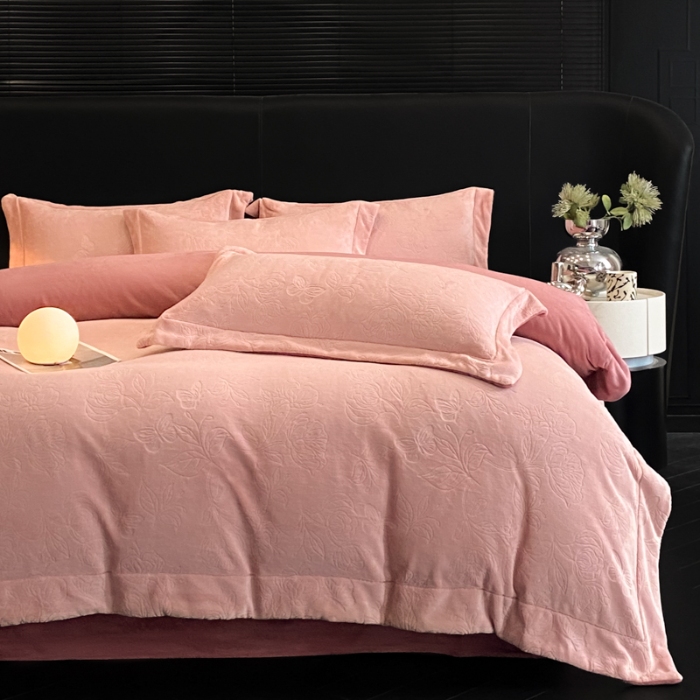 91家纺网 家纺一手货源 找家纺 （总）控价 专版花型  2025年新款240克9.2斤全消光A类烂花牛奶绒四件套-蝴蝶戏花