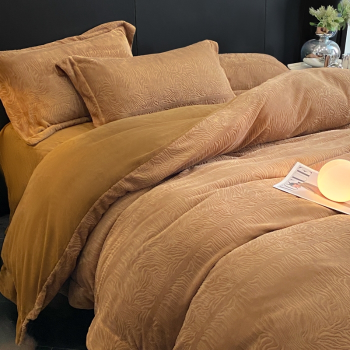 91家纺网 家纺一手货源 找家纺 （总）控价 专版花型  2025年新款240克全消光A类烂花牛奶绒四件套-雨纱暮歌