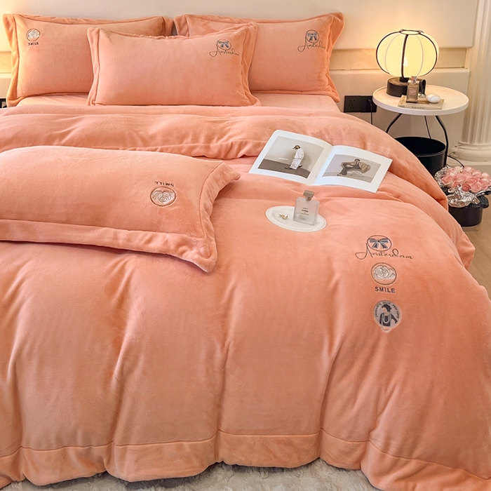 91家纺网 家纺一手货源 找家纺 （总）控价 专版花型  2025年新款9.2斤240克全消光A类大刺绣牛奶绒四件套-伊菲