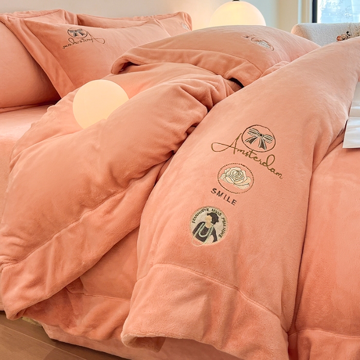 91家纺网 家纺一手货源 找家纺 （总）控价 专版花型  2025年新款9.2斤240克全消光A类大刺绣牛奶绒四件套-伊菲