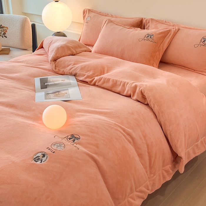 91家纺网 家纺一手货源 找家纺 （总）控价 专版花型  2025年新款9.2斤240克全消光A类大刺绣牛奶绒四件套-伊菲