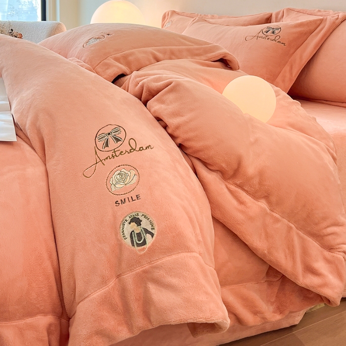 91家纺网 家纺一手货源 找家纺 （总）控价 专版花型  2025年新款9.2斤240克全消光A类大刺绣牛奶绒四件套-伊菲