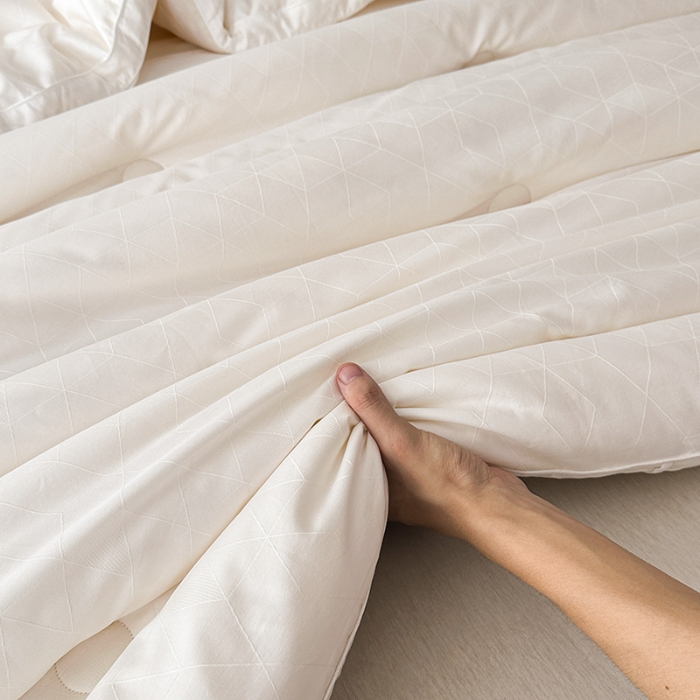 91家纺网 家纺一手货源 找家纺 总雅高2025格瑞—A类全棉轻奢贡缎大提花抗菌轻奢立体冬被被子被芯