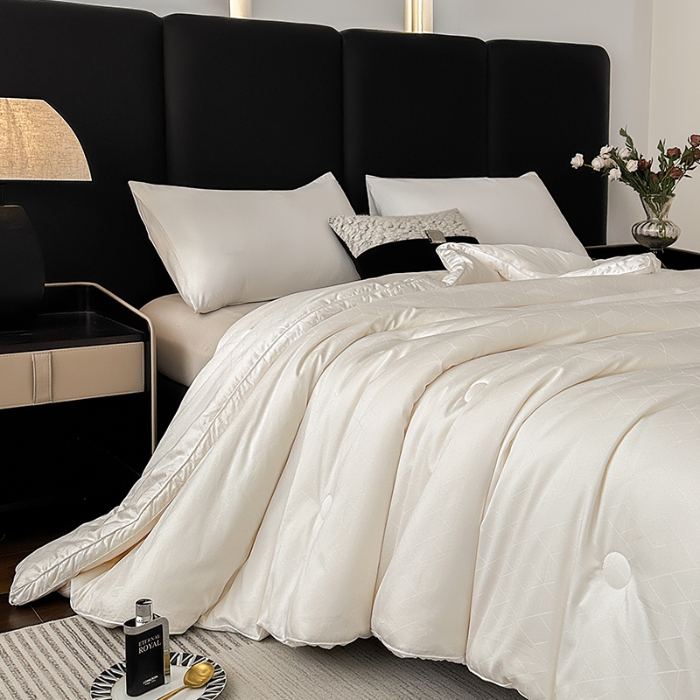 91家纺网 家纺一手货源 找家纺 总雅高2025格瑞—A类全棉轻奢贡缎大提花抗菌轻奢立体冬被被子被芯