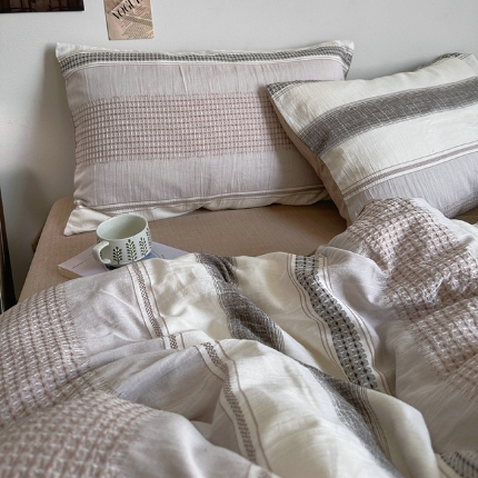 艾咪-Amy ntmy 2025新款全棉色织小提花四件套-絮语      透明PE袋(如需手提无纺布包+5元) 絮语-咖