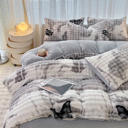 91家纺网 家纺一手货源 找家纺 （总）2025新款大泡泡兔兔牛奶绒单被套 