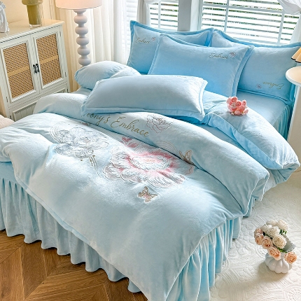 91家纺网 家纺一手货源 找家纺 漫布云2025秋冬新款全消光大版花卉平绣牛奶绒刺绣款四件套--绽放系列 绽放-豆沙红