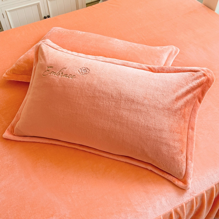 91家纺网 家纺一手货源 找家纺 漫布云2025秋冬新款全消光大版花卉平绣牛奶绒刺绣款四件套--绽放系列 绽放-艾玛橙