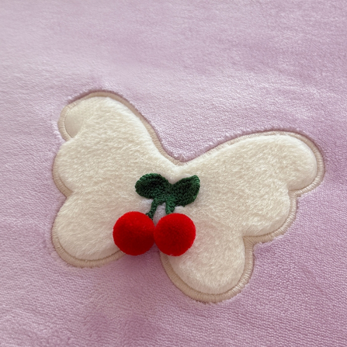 91家纺网 家纺一手货源 找家纺 漫布云 2025新款简约ins风A类全消光230g牛奶绒公主绒四件套床裙款被套系列 蝶影—梦幻紫 