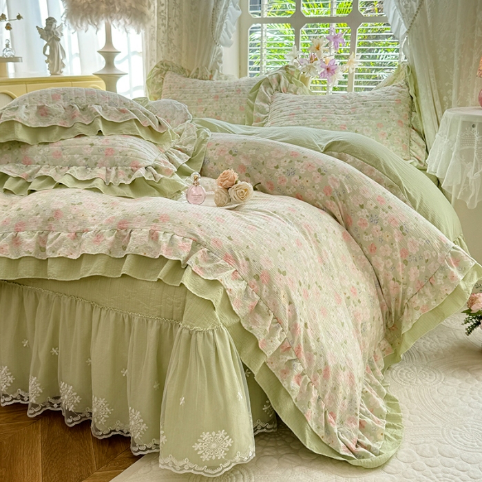 91家纺网 家纺一手货源 找家纺 苏米娜家纺2026春夏新款活性印花ins风小碎花软糯皱皱棉床盖款四件套全棉纯棉花边款被套 春田绿 