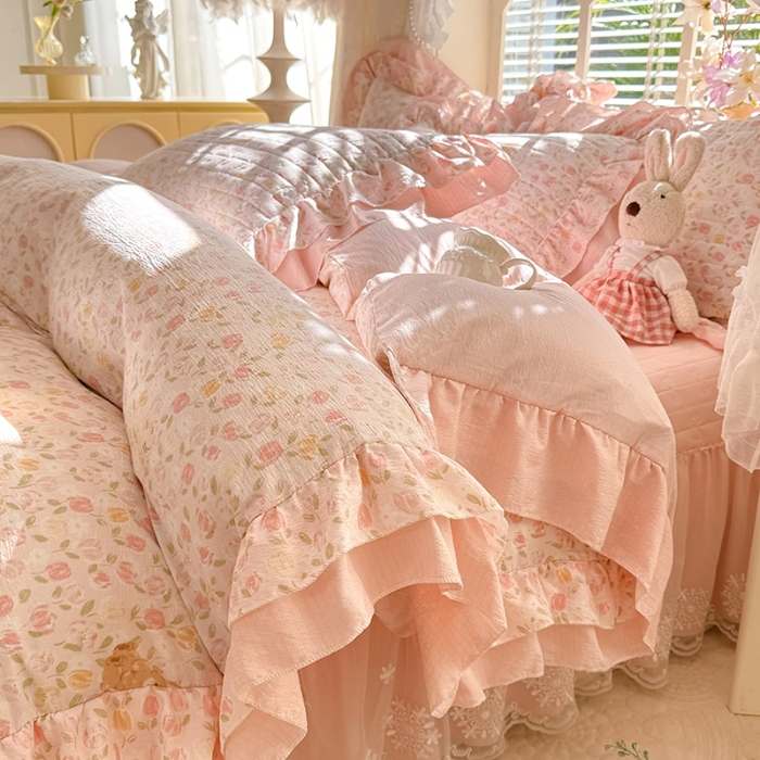 91家纺网 家纺一手货源 找家纺 苏米娜家纺2026春夏新款活性印花ins风小碎花软糯皱皱棉床盖款四件套全棉纯棉花边款被套 莫奈-粉 