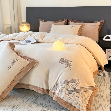 91家纺网 家纺一手货源 找家纺 （总）牛奶绒宝宝水晶绒法莱冰岛绒简约轻奢拼接刺绣保暖冬季保温四件套翩跹-柔黄