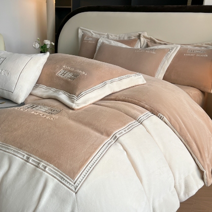 91家纺网 家纺一手货源 找家纺 （总）牛奶绒宝宝水晶绒法莱冰岛绒简约轻奢拼接刺绣保暖冬季保温四件套翩跹-柔黄