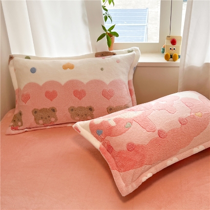 91家纺网 家纺一手货源 找家纺 （总）2025新款 卡通雪花绒枕套牛奶绒枕套