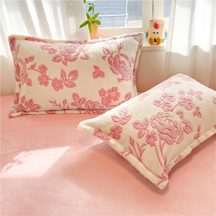 91家纺网 家纺一手货源 找家纺 （总）2025新款 卡通雪花绒枕套牛奶绒枕套