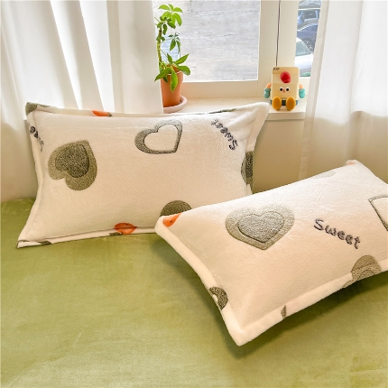 91家纺网 家纺一手货源 找家纺 （总）2025新款 卡通雪花绒枕套牛奶绒枕套