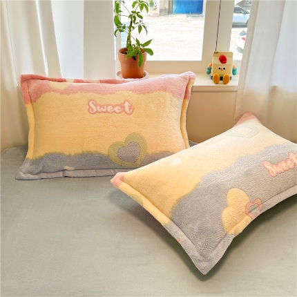 91家纺网 家纺一手货源 找家纺 （总）2025新款 卡通雪花绒枕套牛奶绒枕套
