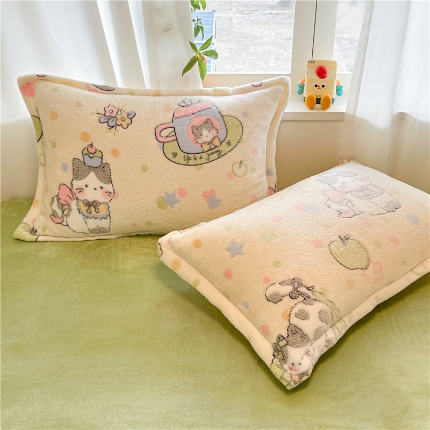 91家纺网 家纺一手货源 找家纺 （总）2025新款 卡通雪花绒枕套牛奶绒枕套