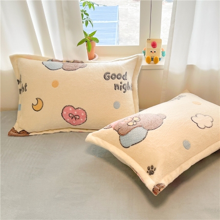 91家纺网 家纺一手货源 找家纺 （总）2025新款 卡通雪花绒枕套牛奶绒枕套