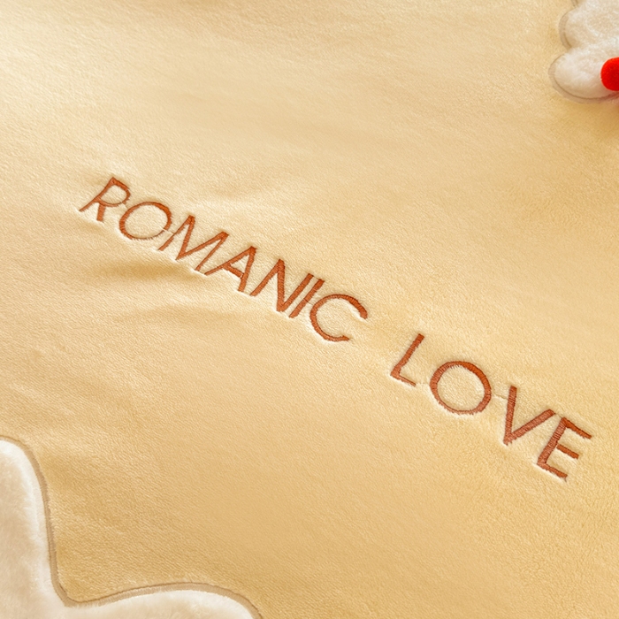 91家纺网 家纺一手货源 找家纺 漫布云 2025新款简约ins风A类全消光230g牛奶绒公主绒四件套床裙款被套系列 蝶影—嫩黄 