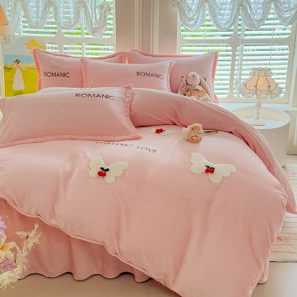 漫布云 2025新款简约ins风A类全消光230g牛奶绒公主绒四件套床裙款被套系列  蝶影—樱花粉