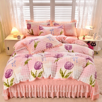 91家纺网 家纺一手货源 找家纺 （总）三友家纺 直播爆款牛奶绒大泡泡印花蕾丝花边床盖床裙四件套