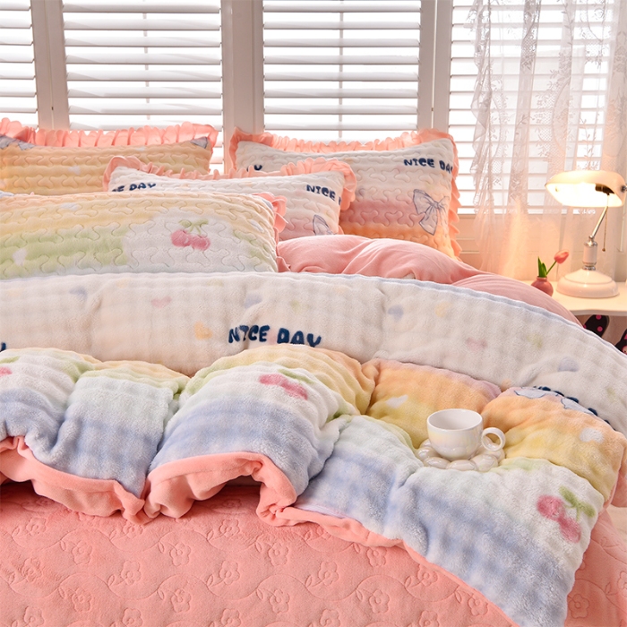 91家纺网 家纺一手货源 找家纺 （总）三友家纺 直播爆款牛奶绒大泡泡印花蕾丝花边床盖床裙四件套