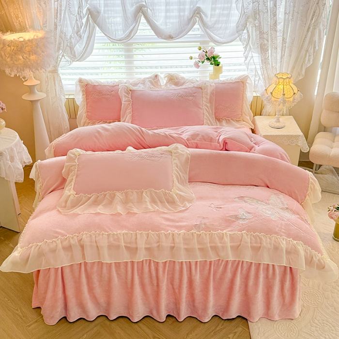 91家纺网 家纺一手货源 找家纺 漫布云 2025新款简约ins风A类全消光230g牛奶绒公主绒四件套床裙款被套-彩蝶系列