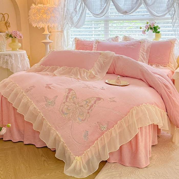 91家纺网 家纺一手货源 找家纺 （总）漫布云 2025新款简约ins风A类全消光230g牛奶绒公主绒四件套床裙款被套-彩蝶系列 彩蝶-樱花粉