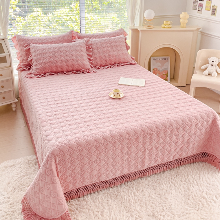 91家纺网 家纺一手货源 找家纺 （总）2025牛奶绒夹棉床盖四件套 纯色雕花单被套加棉床盖三件套流苏款套件