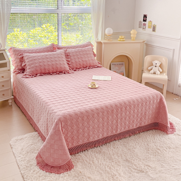 91家纺网 家纺一手货源 找家纺 （总）2025牛奶绒夹棉床盖四件套 纯色雕花单被套加棉床盖三件套流苏款套件