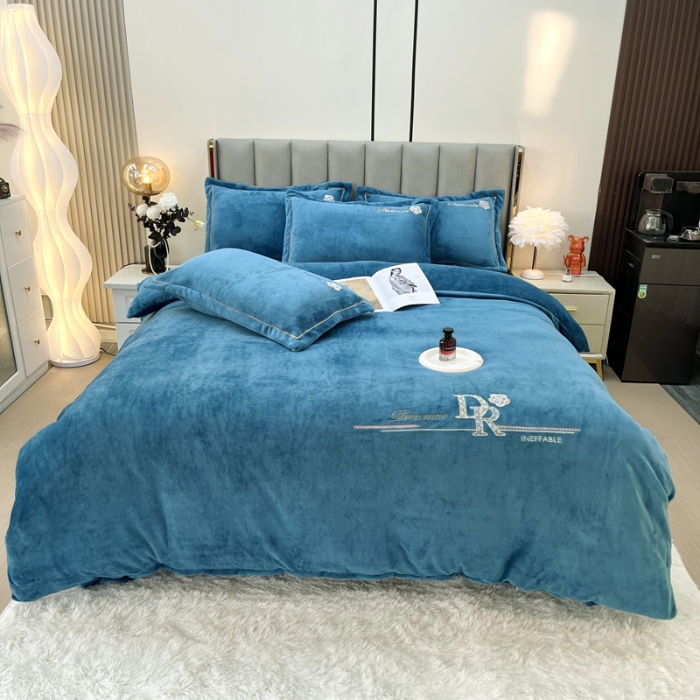 91家纺网 家纺一手货源 找家纺 鑫利来家纺 2025新款牛奶绒四件套绣花加厚牛奶绒保暖四件套 可可-宾利兰