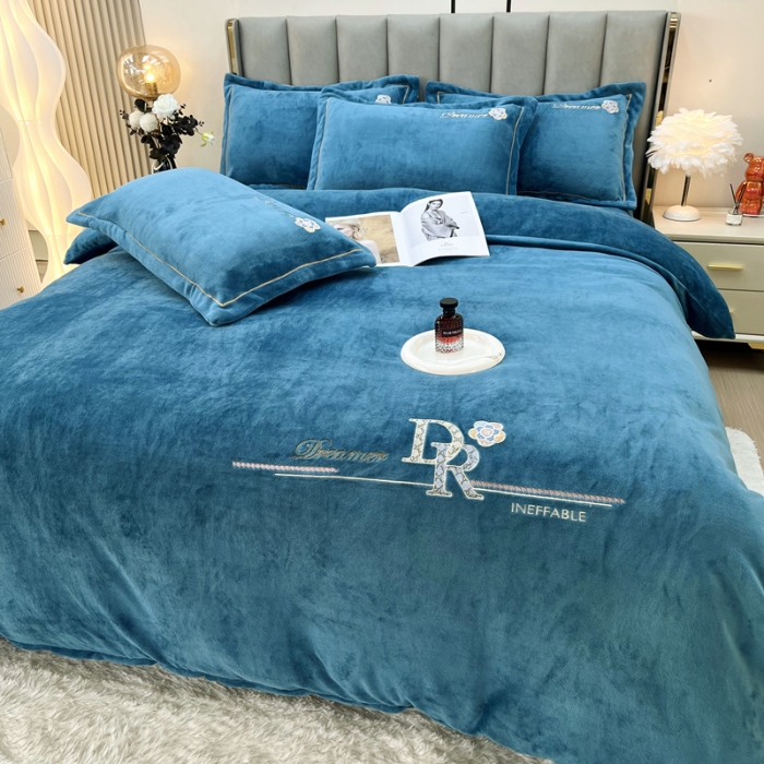 91家纺网 家纺一手货源 找家纺 鑫利来家纺 2025新款牛奶绒四件套绣花加厚牛奶绒保暖四件套 可可-宾利兰