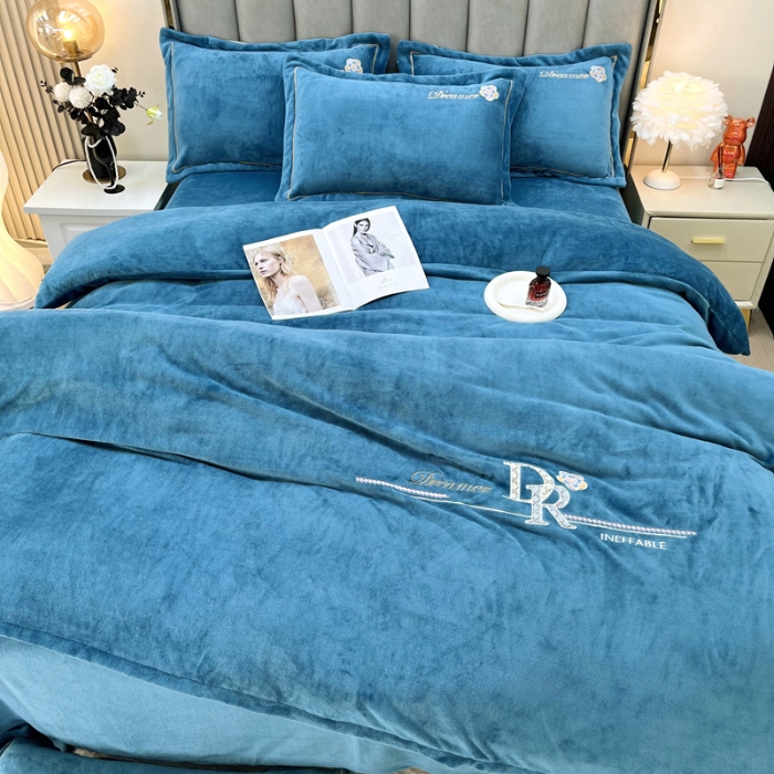 91家纺网 家纺一手货源 找家纺 鑫利来家纺 2025新款牛奶绒四件套绣花加厚牛奶绒保暖四件套 可可-宾利兰