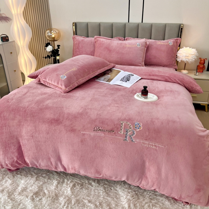 91家纺网 家纺一手货源 找家纺 鑫利来家纺 2025新款牛奶绒四件套绣花加厚牛奶绒保暖四件套 可可-豆沙