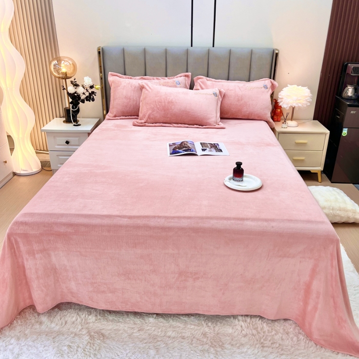 91家纺网 家纺一手货源 找家纺 鑫利来家纺 2025新款牛奶绒四件套绣花加厚牛奶绒保暖四件套 可可-粉玉