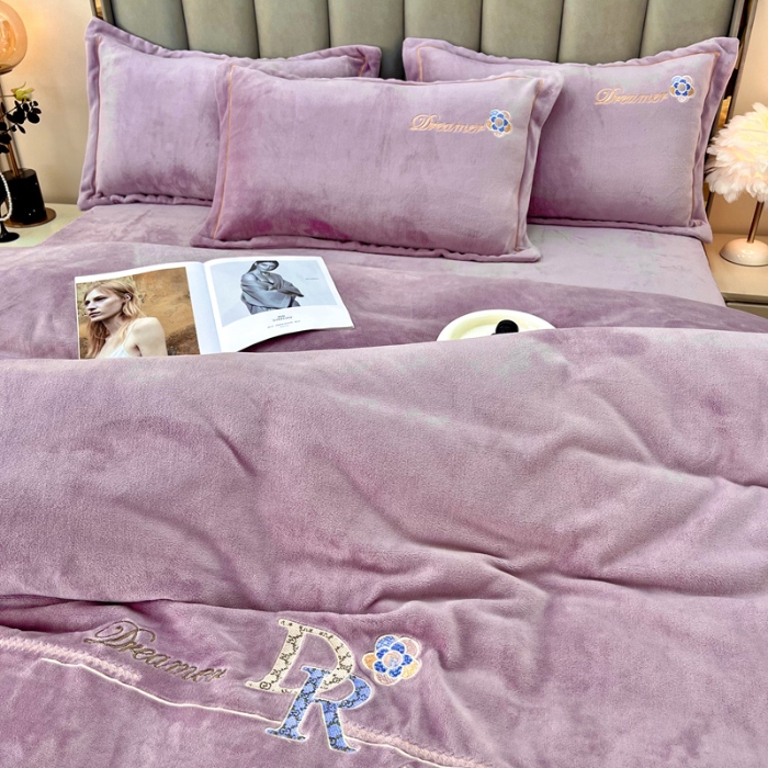 91家纺网 家纺一手货源 找家纺 鑫利来家纺 2025新款牛奶绒四件套绣花加厚牛奶绒保暖四件套 可可-香芋紫