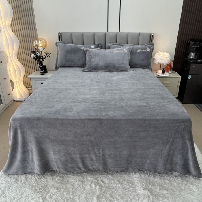 91家纺网 家纺一手货源 找家纺 鑫利来家纺 2025新款牛奶绒四件套绣花加厚牛奶绒保暖四件套 可可-雅士灰