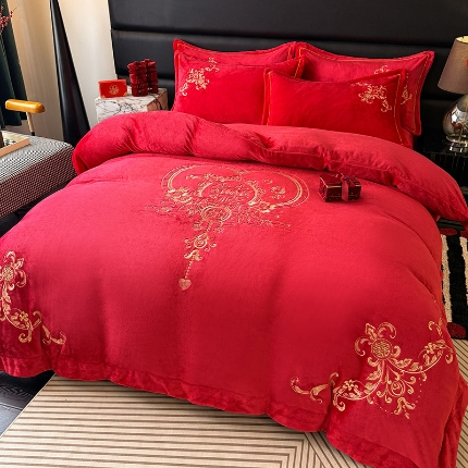 91家纺网 家纺一手货源 找家纺 苏米娜2025新款高克重9斤全消光牛奶绒大红结婚婚庆四件套大红色龙凤刺绣婴儿绒四件套（含精美手提袋）