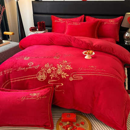 91家纺网 家纺一手货源 找家纺 苏米娜2025新款高克重9斤全消光牛奶绒大红结婚婚庆四件套大红色龙凤刺绣婴儿绒四件套（含精美手提袋）