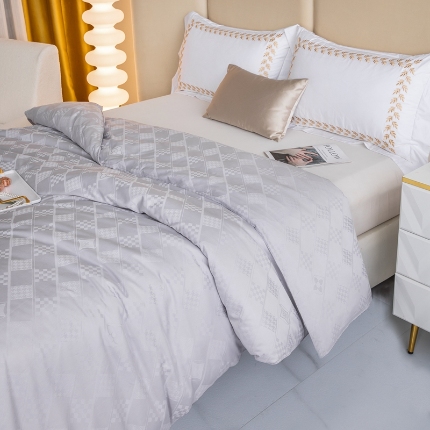 91家纺网 家纺一手货源 找家纺 天木兰 桐乡黄金丝100%国标桑蚕丝春秋冬被空调夏凉被芯纯棉贡缎提花 假一赔三