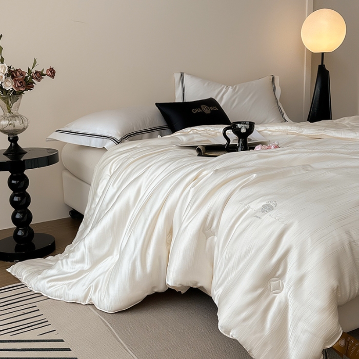 91家纺网 家纺一手货源 找家纺 总 雅高家居 凯撒—2025新款A类云彩丝大提花蚕丝蛋白冬被被子被芯轻奢高档被子