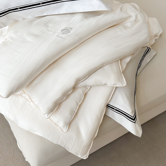 91家纺网 家纺一手货源 找家纺 总 雅高家居 凯撒—2025新款A类云彩丝大提花蚕丝蛋白冬被被子被芯轻奢高档被子