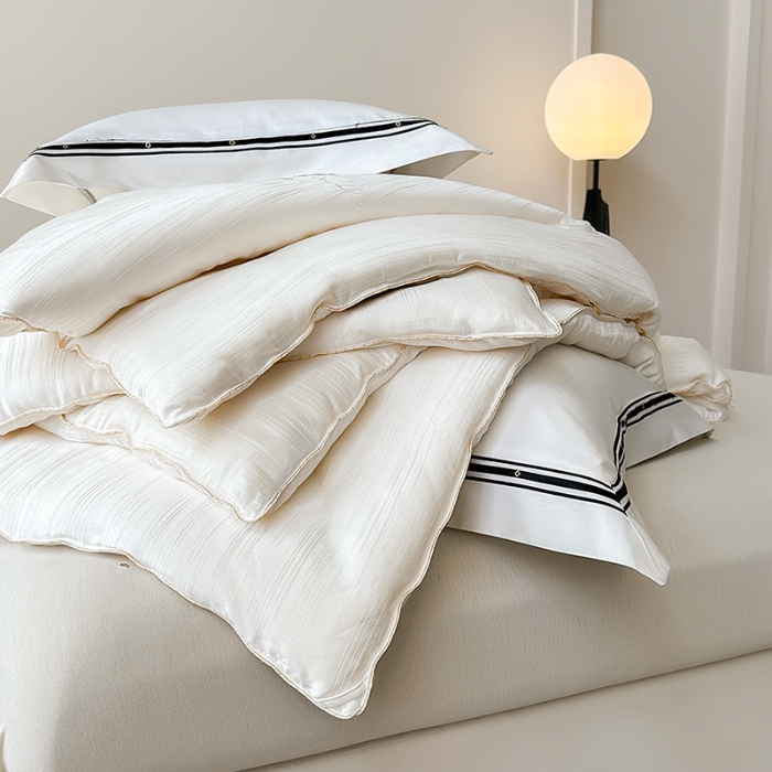 91家纺网 家纺一手货源 找家纺 总 雅高家居 凯撒—2025新款A类云彩丝大提花蚕丝蛋白冬被被子被芯轻奢高档被子