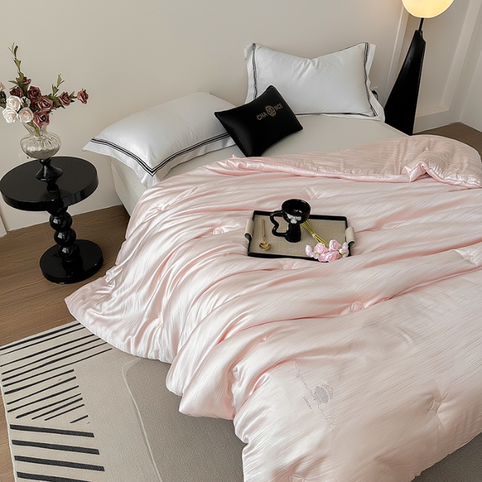 91家纺网 家纺一手货源 找家纺 总 雅高家居 凯撒—2025新款A类云彩丝大提花蚕丝蛋白冬被被子被芯轻奢高档被子