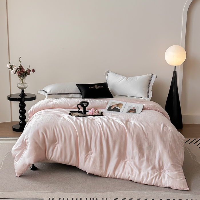 91家纺网 家纺一手货源 找家纺 总 雅高家居 凯撒—2025新款A类云彩丝大提花蚕丝蛋白冬被被子被芯轻奢高档被子