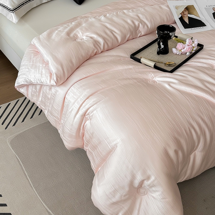 91家纺网 家纺一手货源 找家纺 总 雅高家居 凯撒—2025新款A类云彩丝大提花蚕丝蛋白冬被被子被芯轻奢高档被子