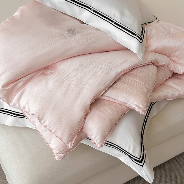 91家纺网 家纺一手货源 找家纺 总 雅高家居 凯撒—2025新款A类云彩丝大提花蚕丝蛋白冬被被子被芯轻奢高档被子