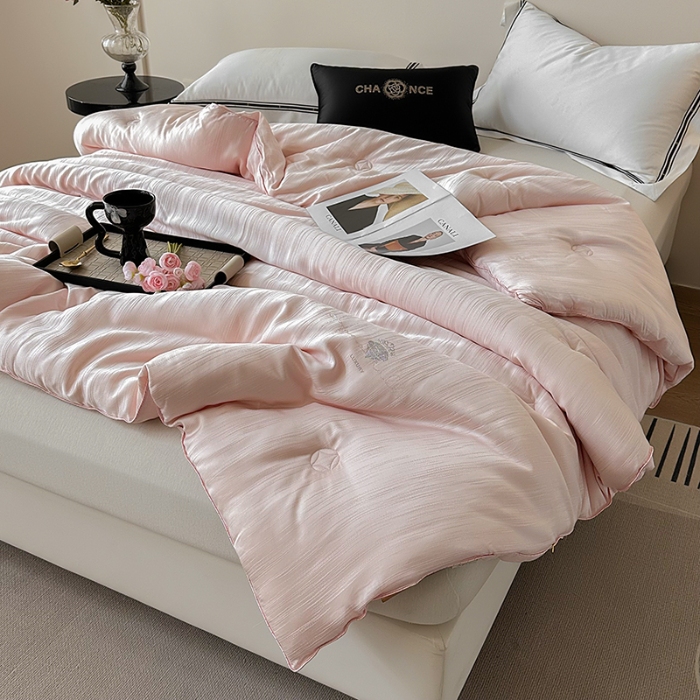 91家纺网 家纺一手货源 找家纺 总 雅高家居 凯撒—2025新款A类云彩丝大提花蚕丝蛋白冬被被子被芯轻奢高档被子