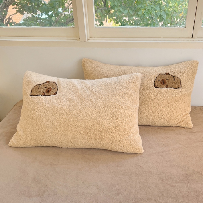 91家纺网 家纺一手货源 找家纺 （总）牵依 2025新款羊羔绒牛奶绒毛巾绣四件套